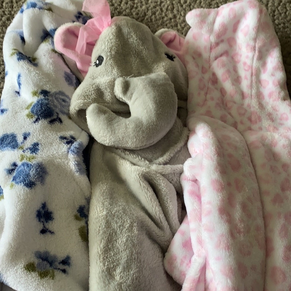 Three bathrobes - Picture 2 of 3